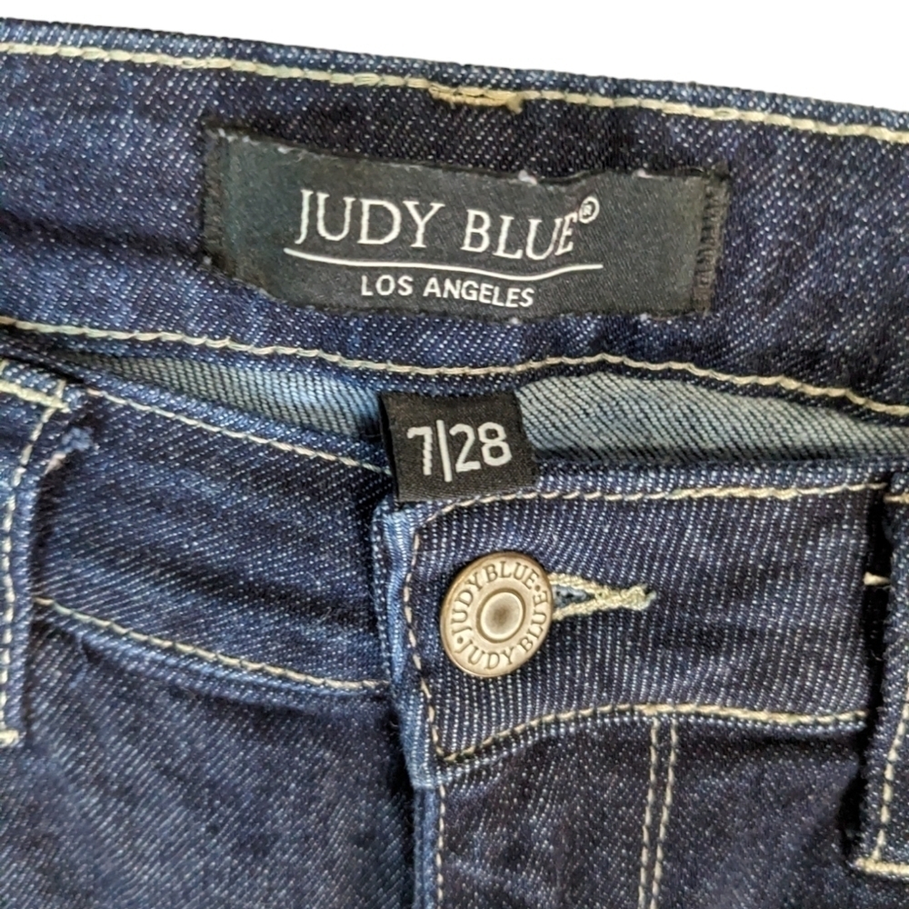 Judy Blue Mom jeans size 28, dark blue Capri length festival pants trousers